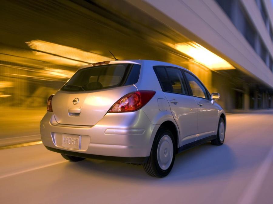  Nissan Versa Hatchback 2007 года  (фото 17 из 17)